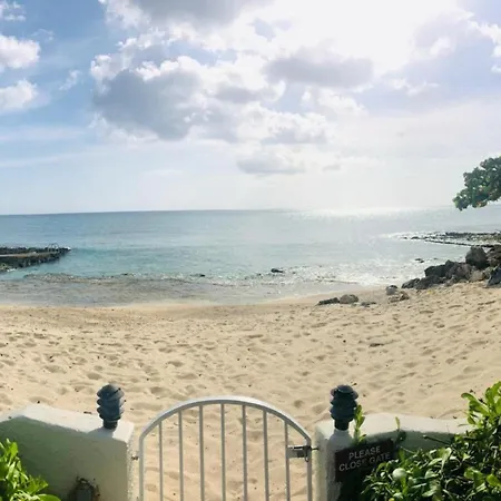 7Mile Beachfront Apartment
